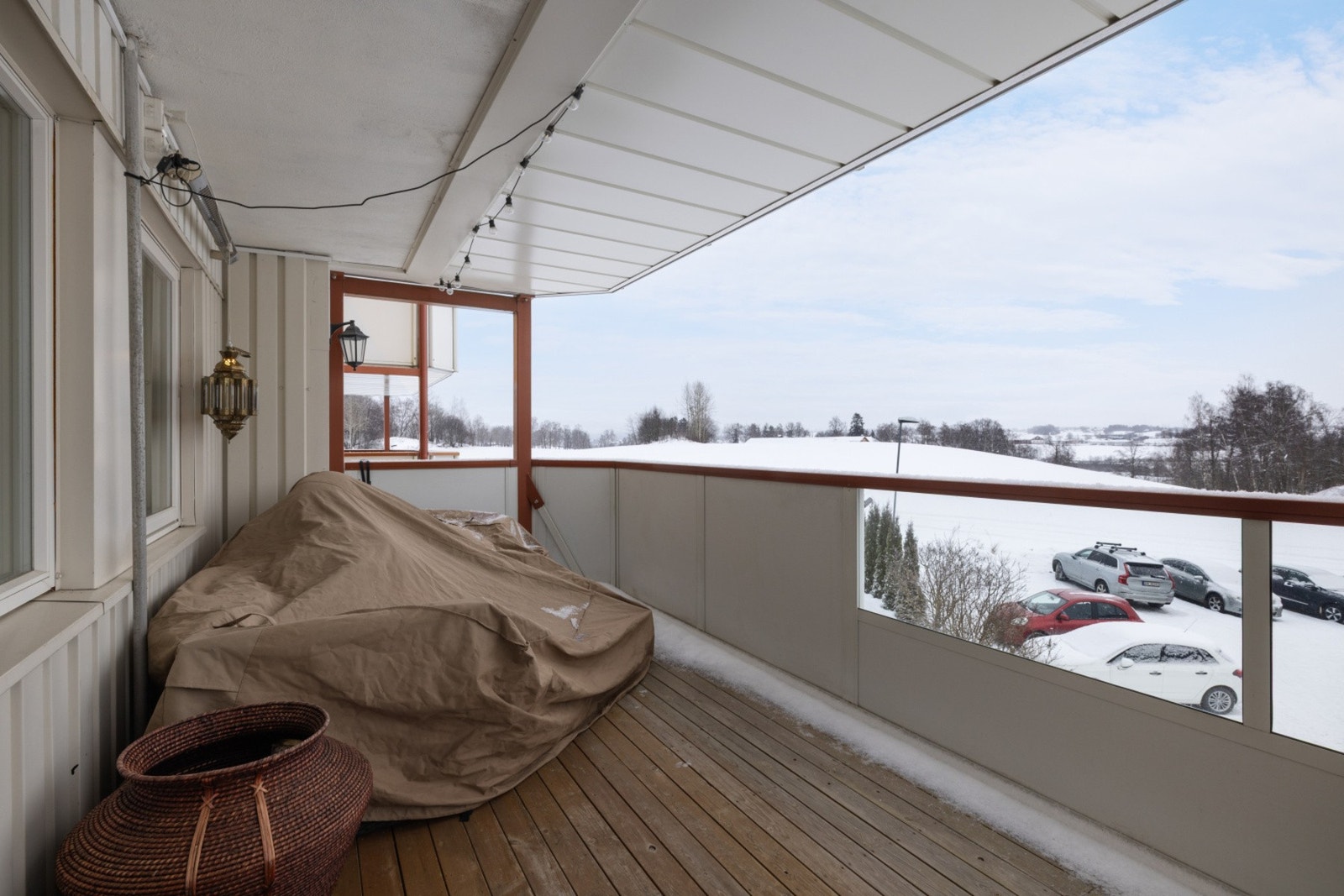 Overbygd balkong med god plass Galleribilde