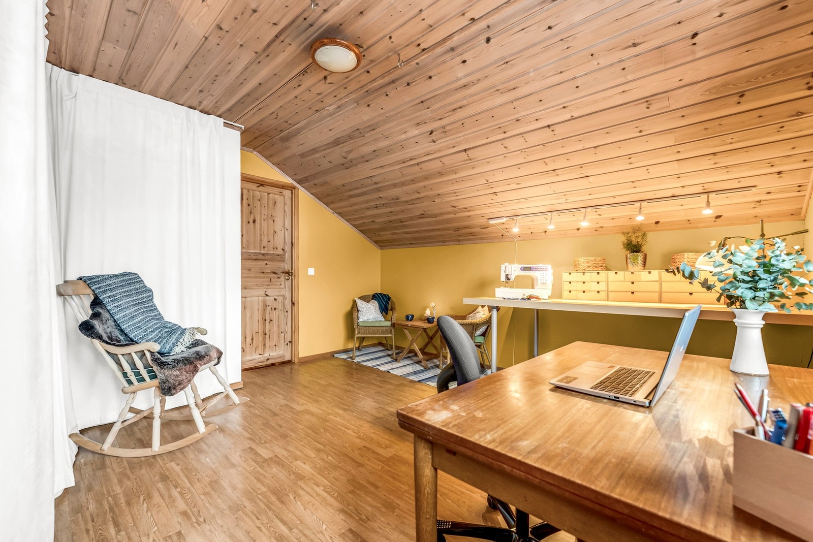 Soverom 2: Romslig soverom i andre etasje. Galleribilde