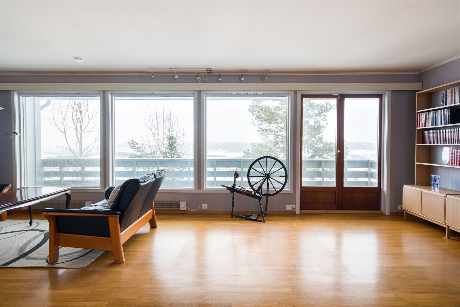 Kamilla Benum Braanen har gleden av å presentere Skogvegen 17! Foto: Hilde Hugsand. Galleribilde