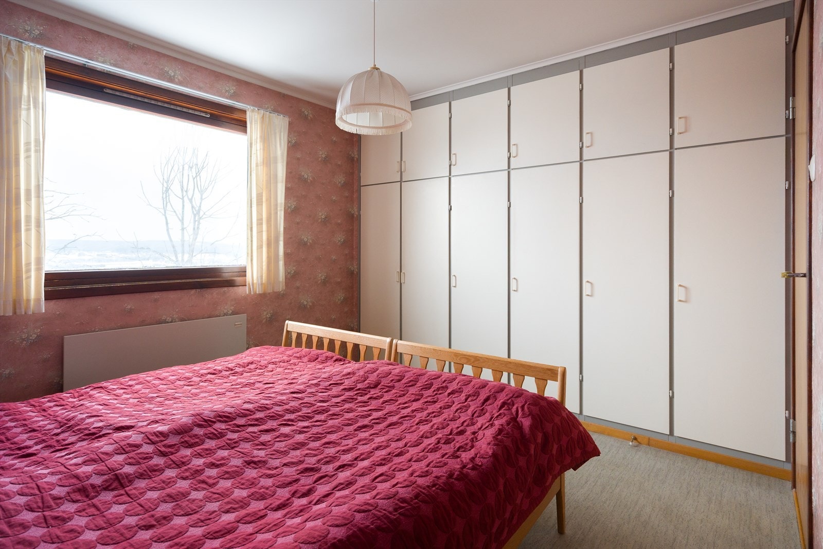 Hovedsoverommet har innebygde skap som gir god oppbevaringsplass. Galleribilde