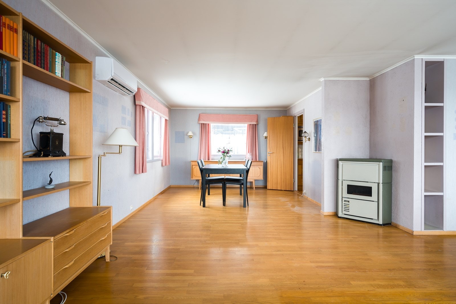 I stuen er det en varmepumpe som bidrar til et behagelig inneklima. Galleribilde