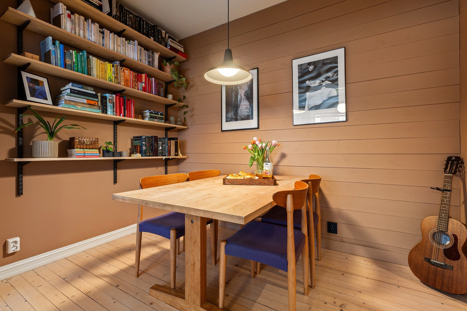 Det er god plass til stor spisestue. Galleribilde