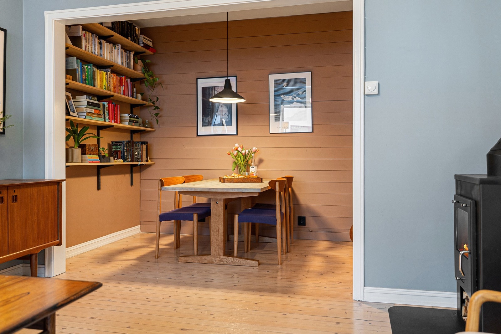 Leiligheten ble oppusset i 2017 med blant annet nyslipte originale tregulv, nytt elektrisk anlegg og nytt kjøkken. Galleribilde