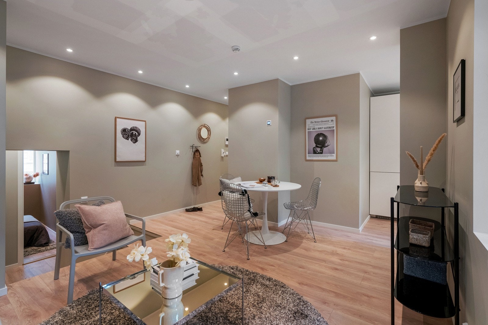 Glassrekkverk blir montert snarlig i trapp/stue Galleribilde