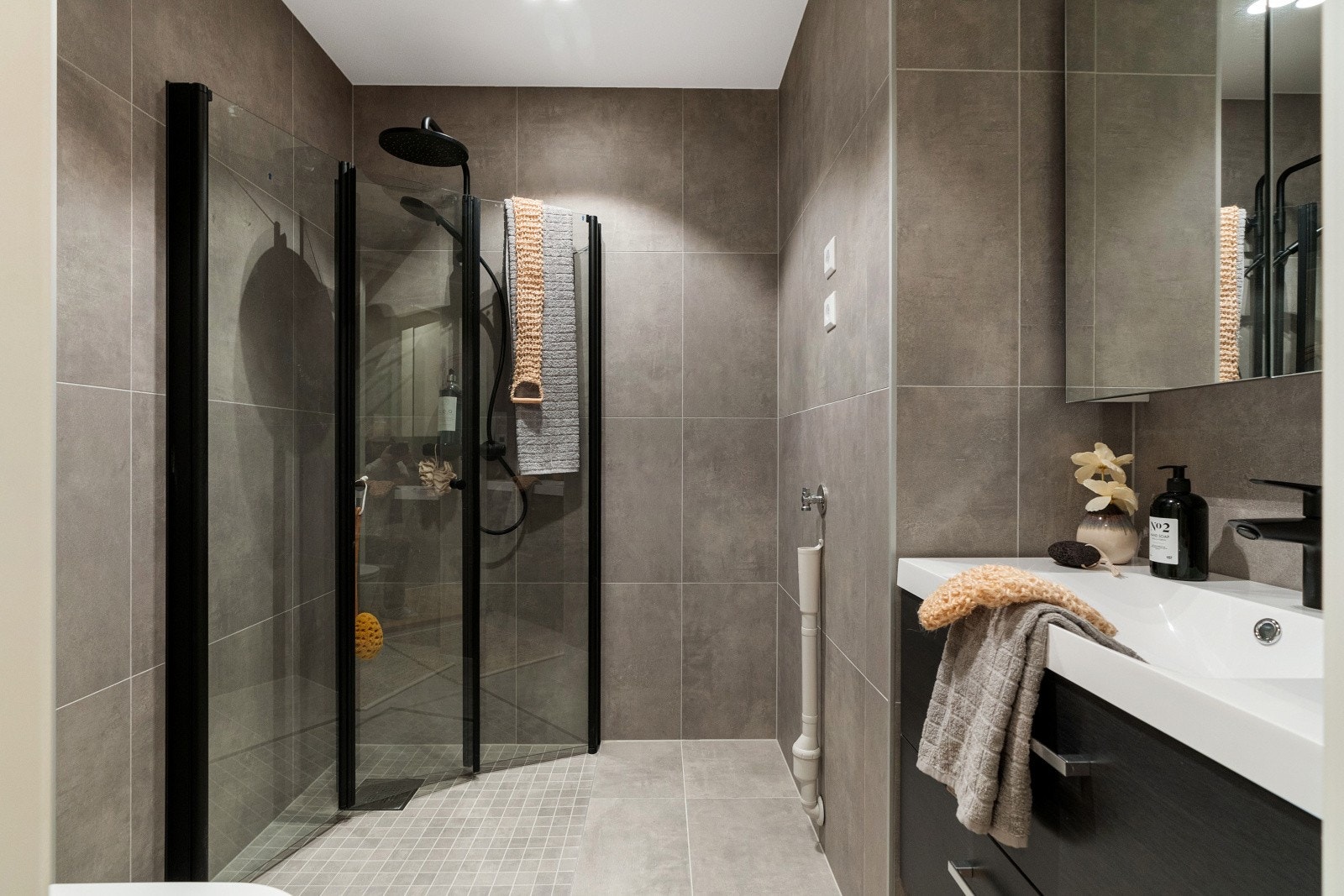 Delikat helfliset bad med varmekabler Galleribilde