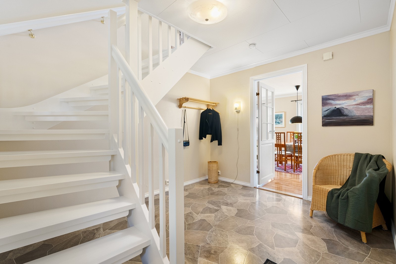 Trappen leder opp til 2. etasje. Galleribilde