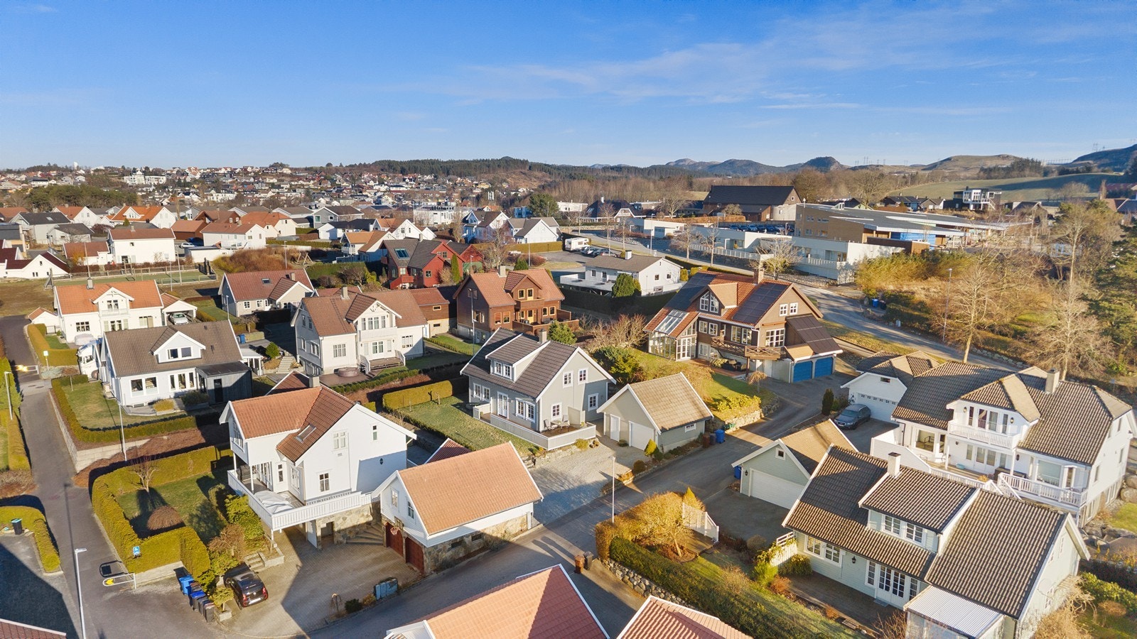 Boligen ligger flott til i et attraktivt og barnevennlig område på Kvernaland. Galleribilde