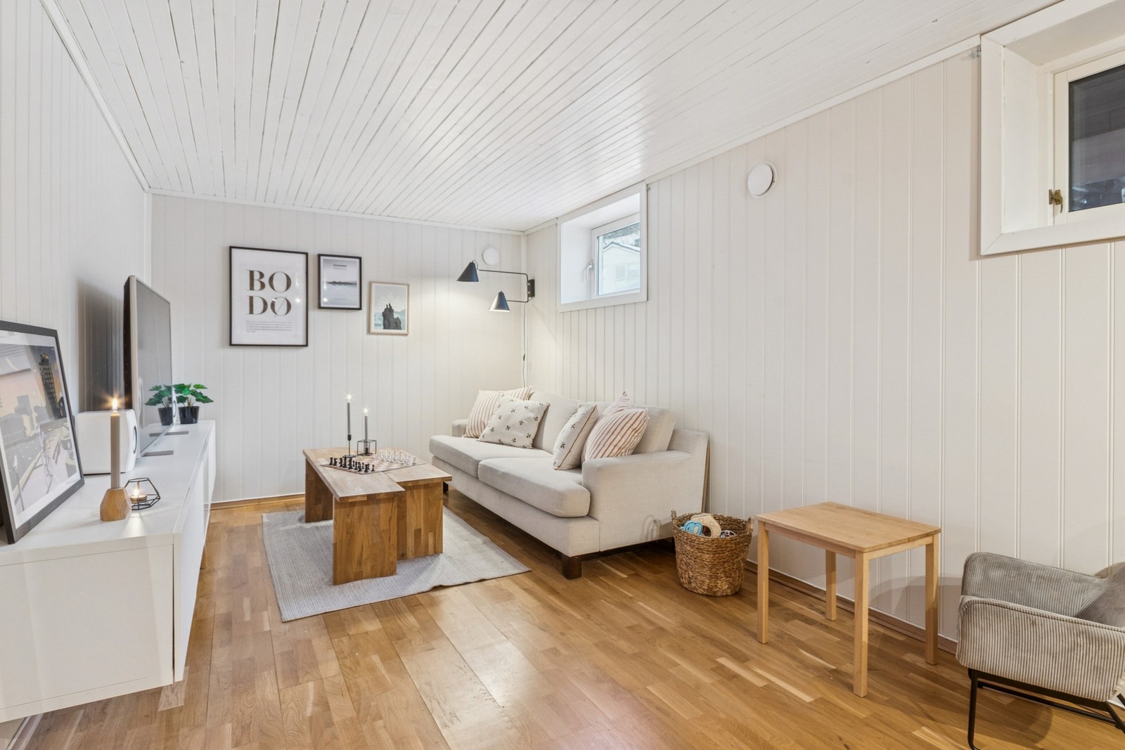 Disponibelt rom som er ulovlig innredet som kjellerstue. Galleribilde