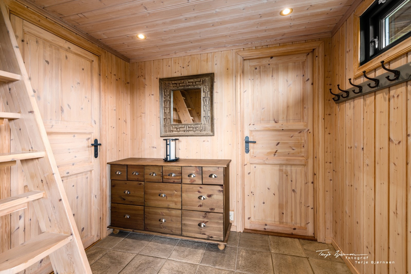 Inngang med plass til å henge fra seg Galleribilde