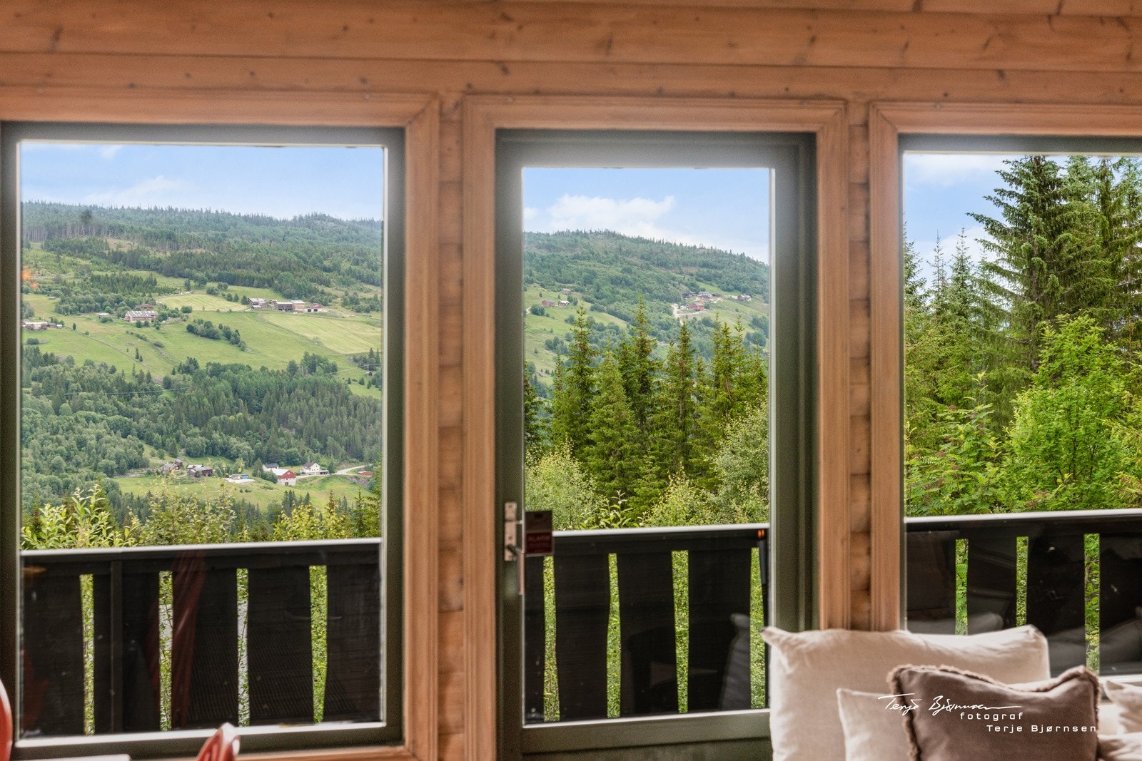 Nydelig utsikt fra stuen utover dalen Galleribilde