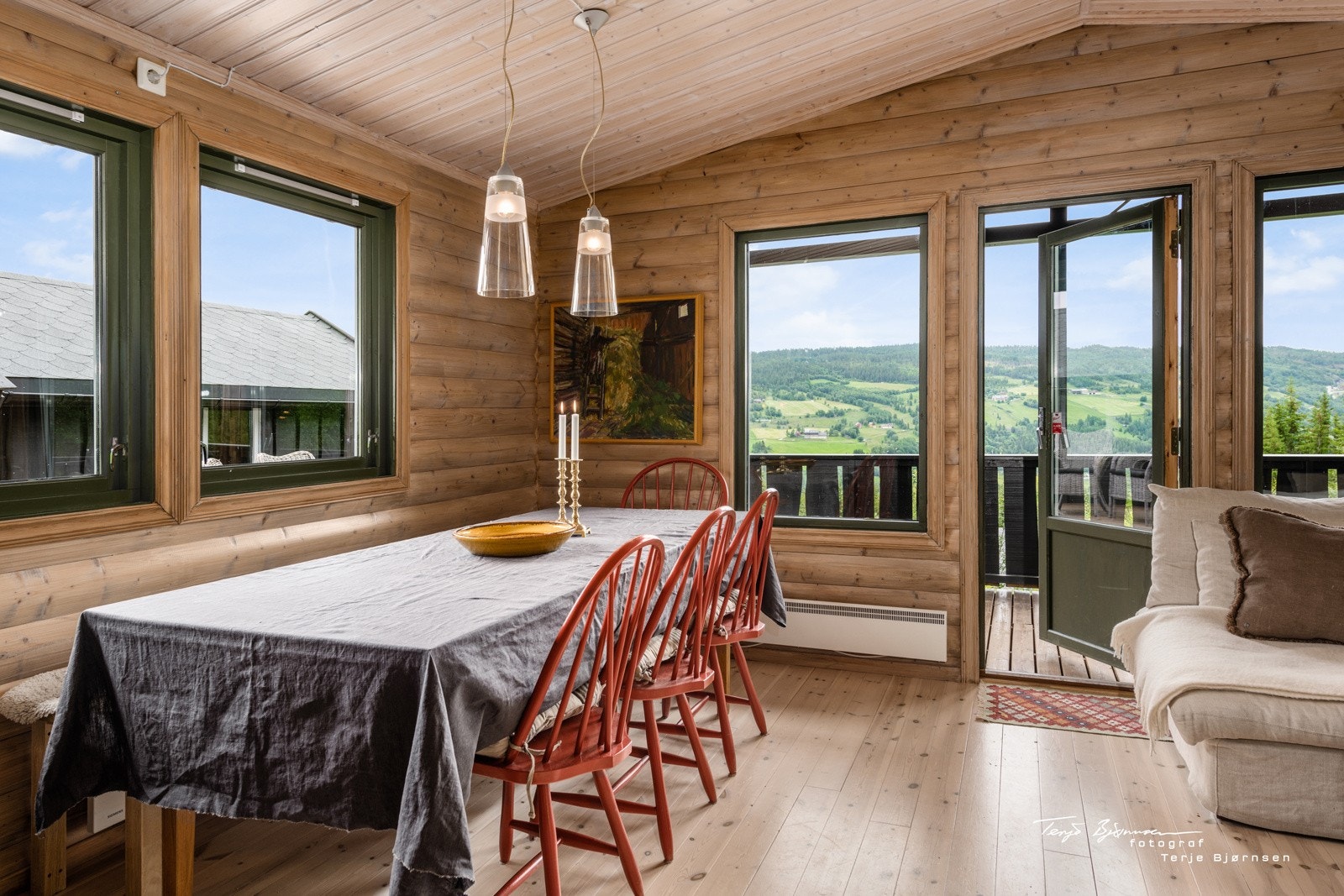 Spisestuen med utgang til terrassen Galleribilde