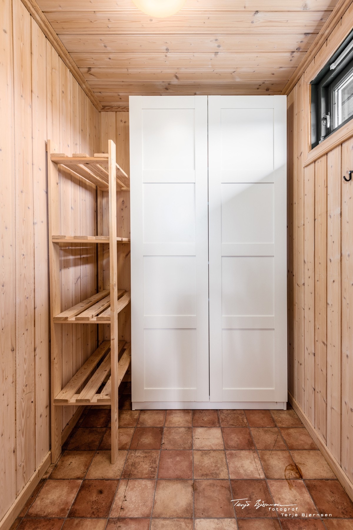 Bod med garderobe og lagringsplass Galleribilde