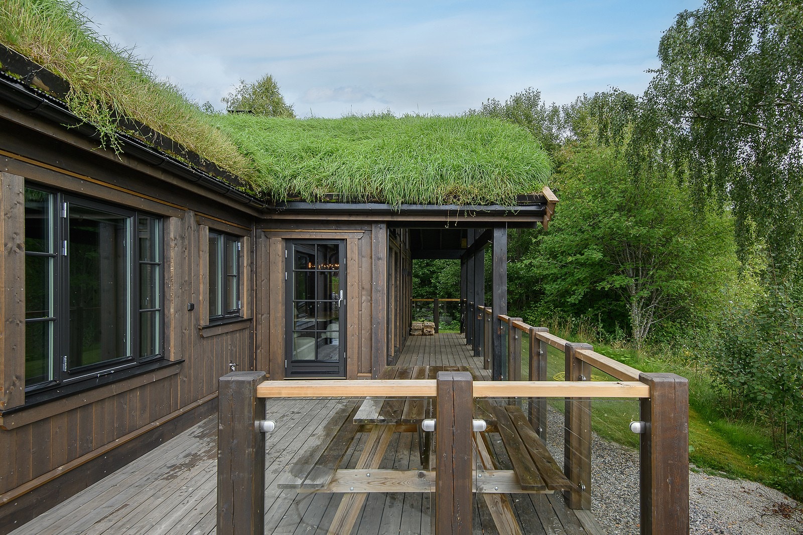 Std. glassrekkverk på Rå modeller der det er tegnet inn. Bilde fra vår visningshytte på Norsk Hyttesenter, Hellerudsletta Galleribilde