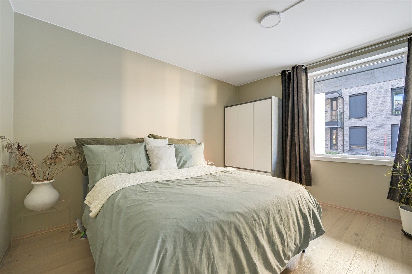 Romslig soverom Galleribilde