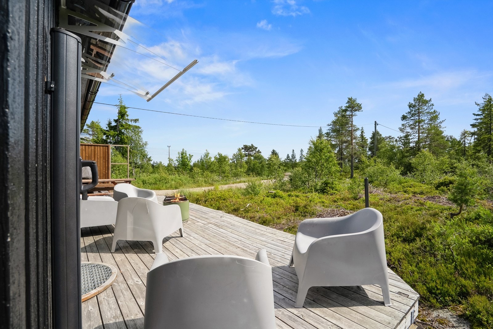 Solrikt og usjenert i et stille og rolig hytteområde med god avstand mellom hyttene Galleribilde