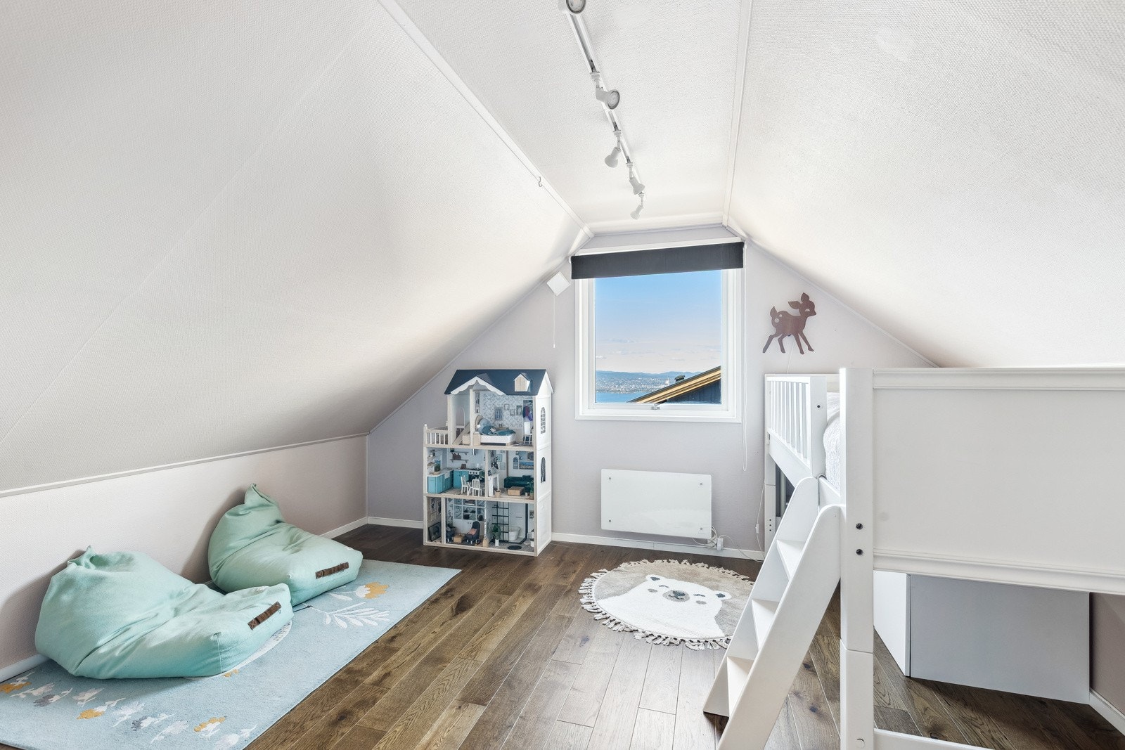 Andre etasje har to soverom - Perfekt som barnerom! Galleribilde