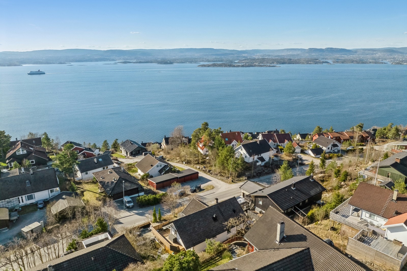 Fantastisk beliggenhet med nydelig utsikt mot fjorden og innseilingen til hovedstaden. Galleribilde