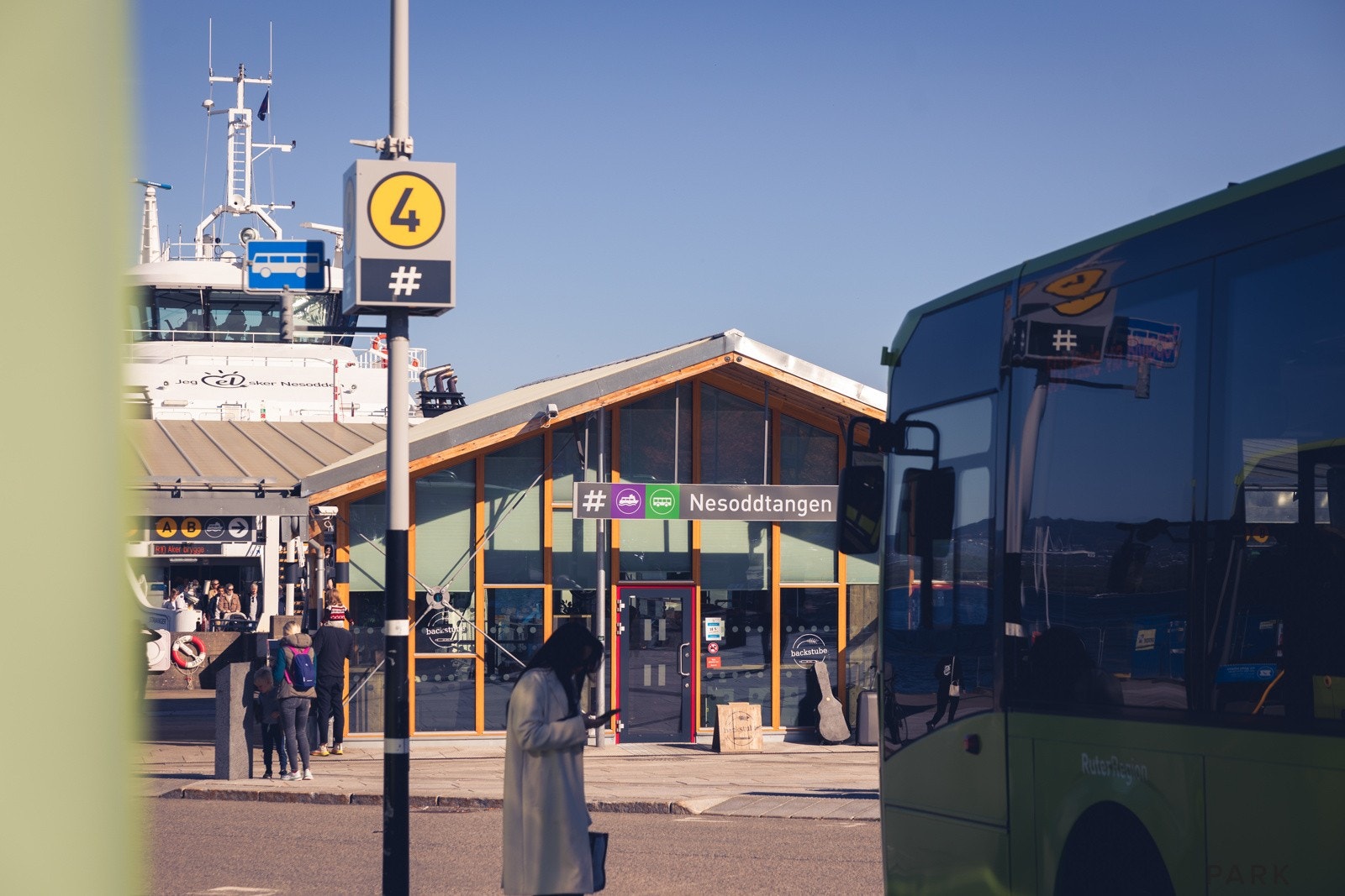 Bussene korresponderer med hurtigbåten fra Nesoddtangen brygge - perfekt for pendlere. Galleribilde
