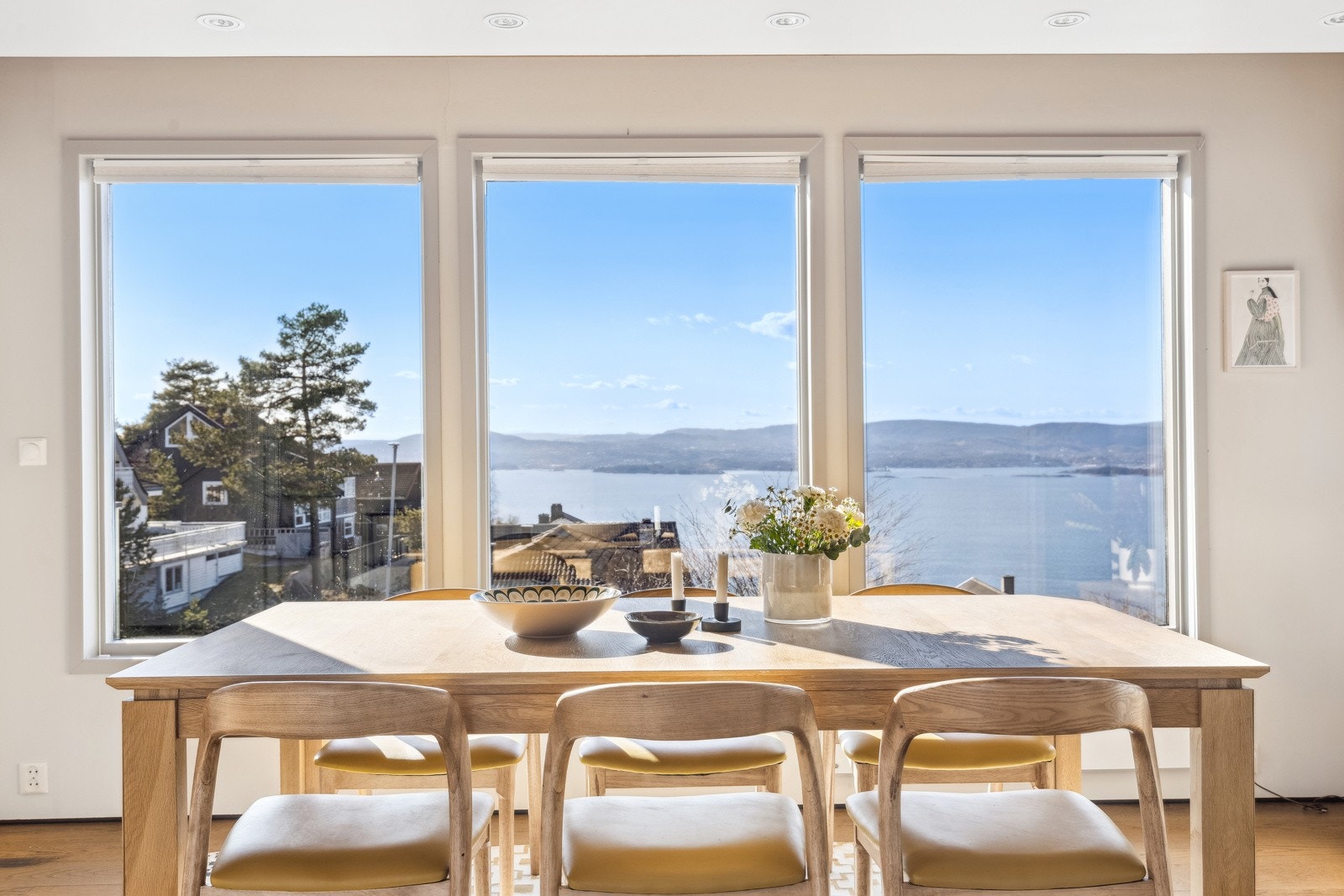 Nydelig panoramautsikt fra spisebordet - Her kan man nyte et godt måltid med en fantastisk sjøutsikt. Galleribilde