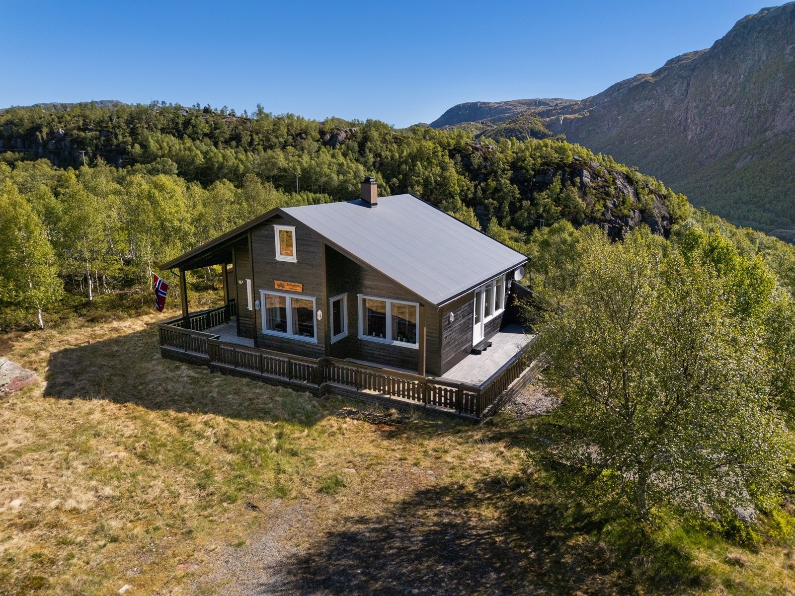 Beliggenheten er ideell året rundt og gjør dette til en ekte helårshytte. Galleribilde