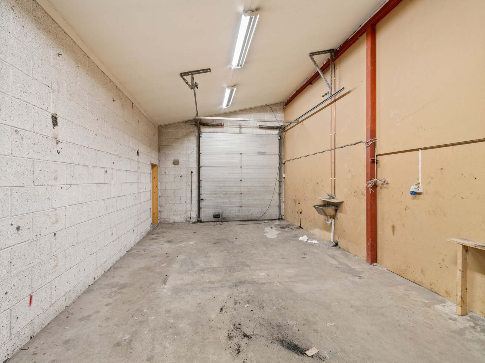 Garasje mot innkjøringsport Galleribilde