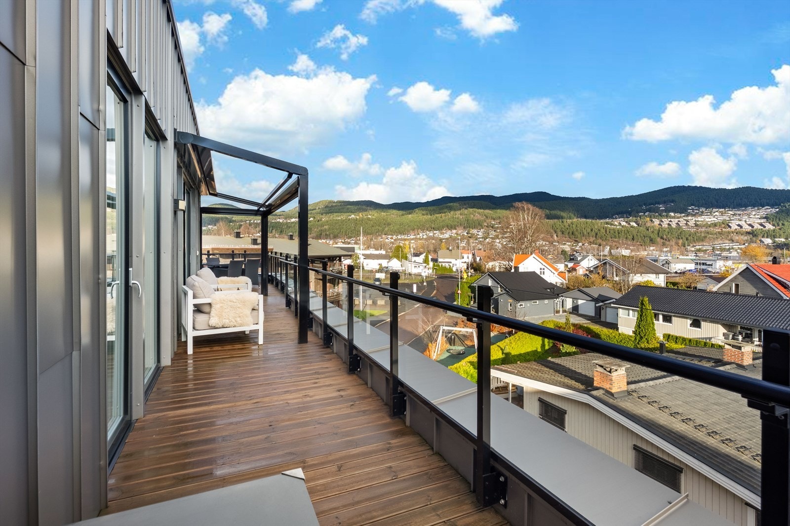 Stor inntrukket terrasse på ca 25 kvm Galleribilde