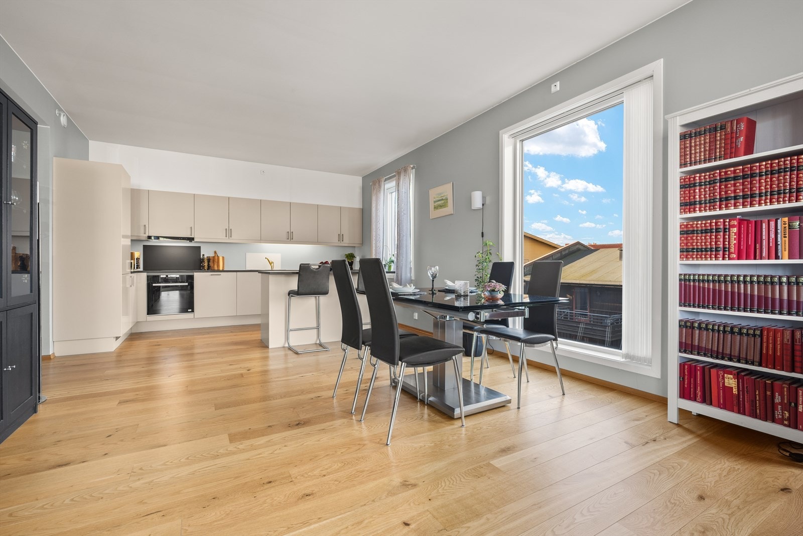 Stuen mot kjøkkenet Galleribilde