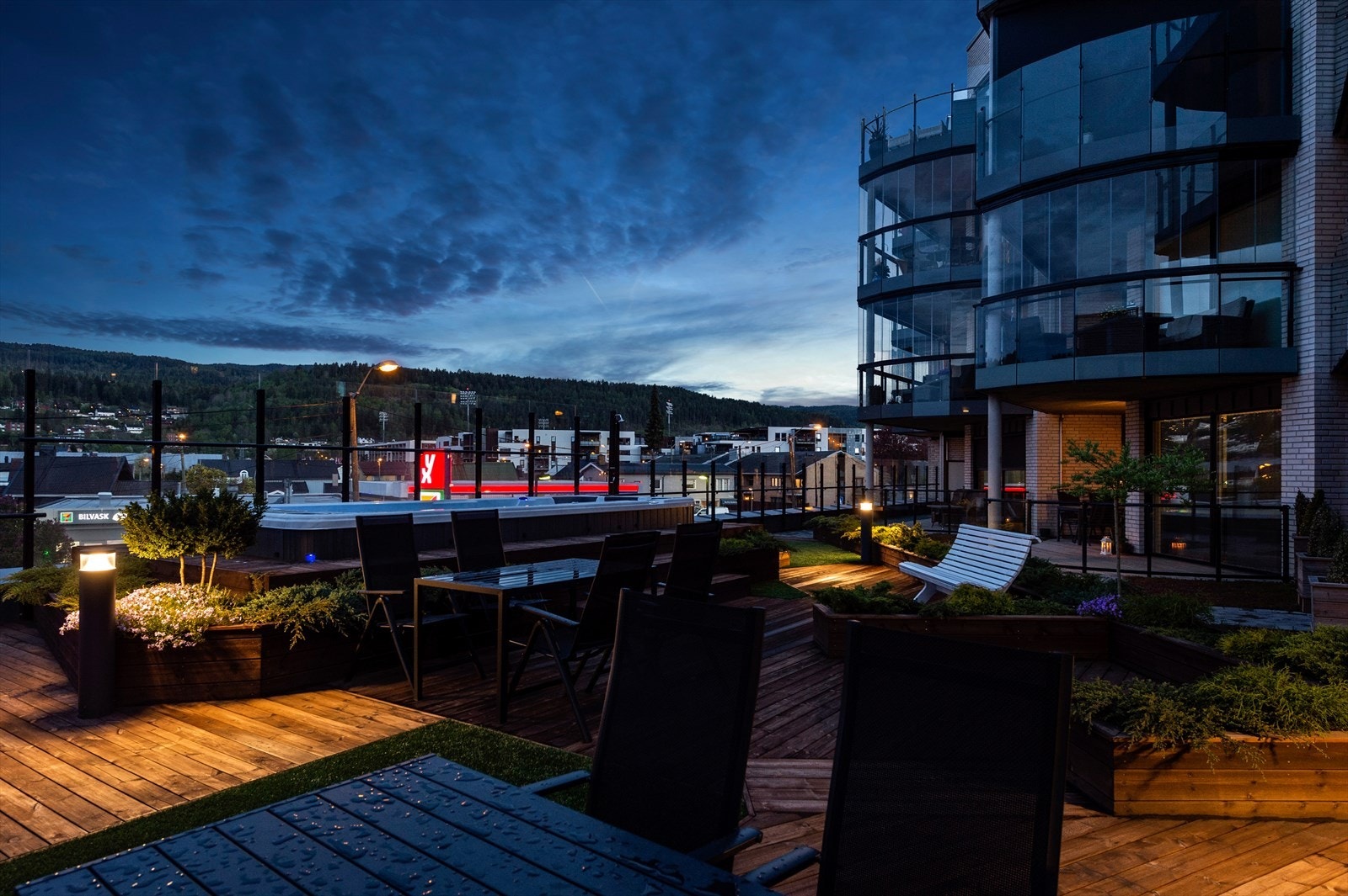 Det flotte fellesområdet med oppvarmet basseng Galleribilde