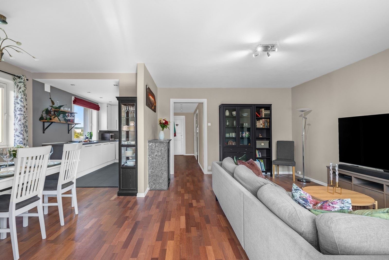 Spisesonen var opprinnelig et adskilt soverom, men åpnet for å skape en luftigere og sosial løsning. Galleribilde