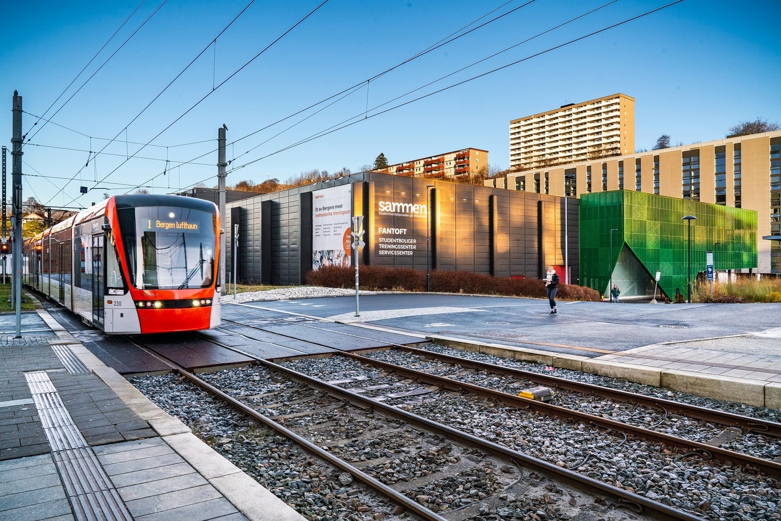 Dersom man ikke finner alt man trenger, tar Bybanen deg enkelt fra Fantoft og eller Sletten til både sentrum og Flesland. Galleribilde
