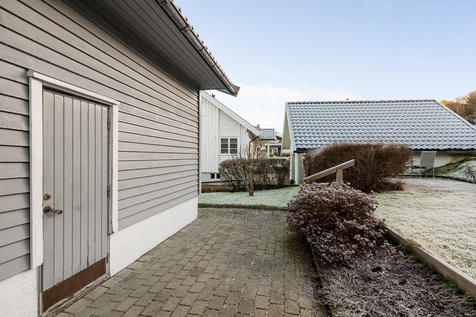 Det er innsendt rekvisisjon for grensejustering. Arealet som skal overføres strekker seg 1 meter inn på tomten til Brånanvegen 48, i hele tomtens lengde der grensen er tilstøtende Brånanvegen 46. Galleribilde