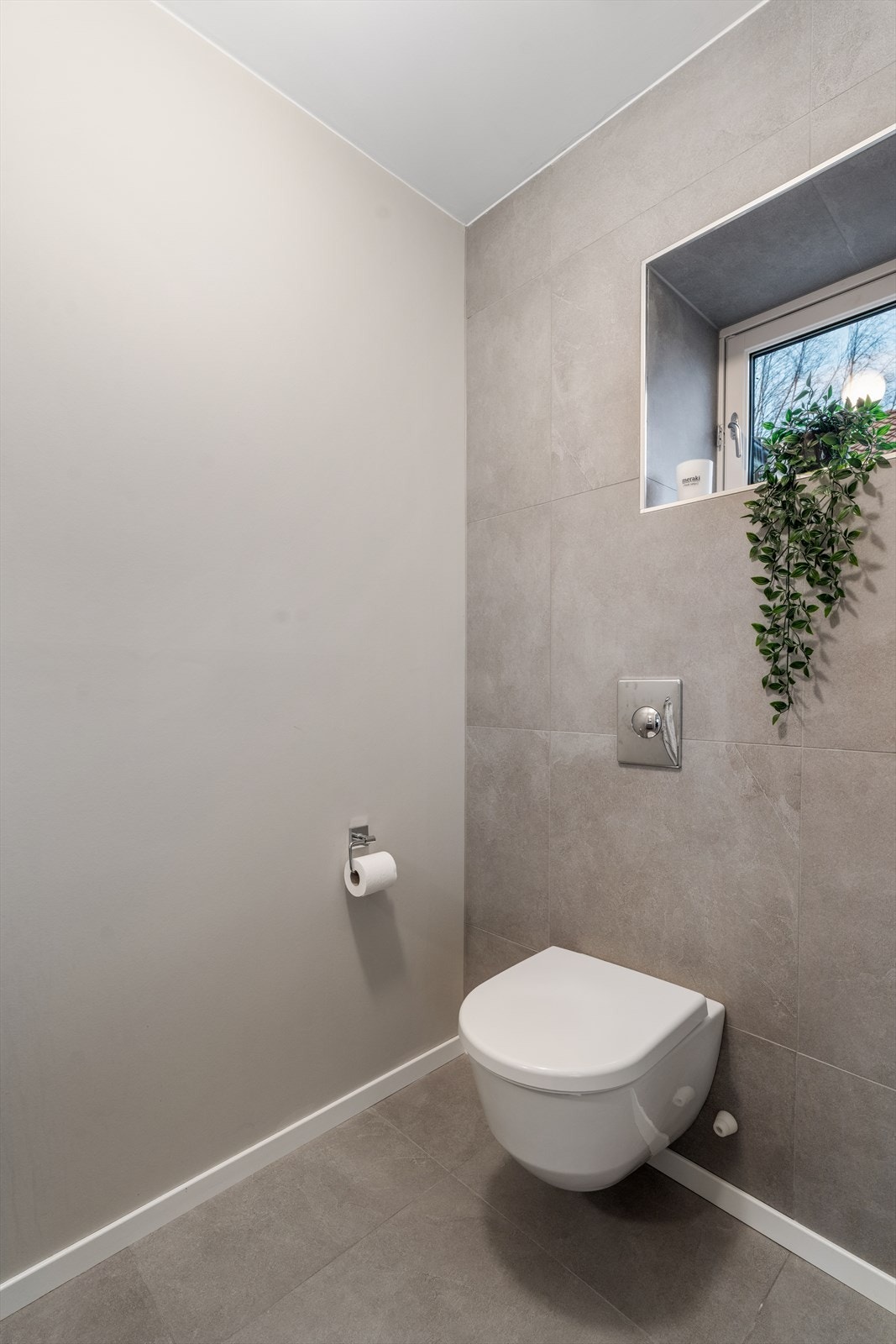 Pent og tidløst gjestetoalett Galleribilde