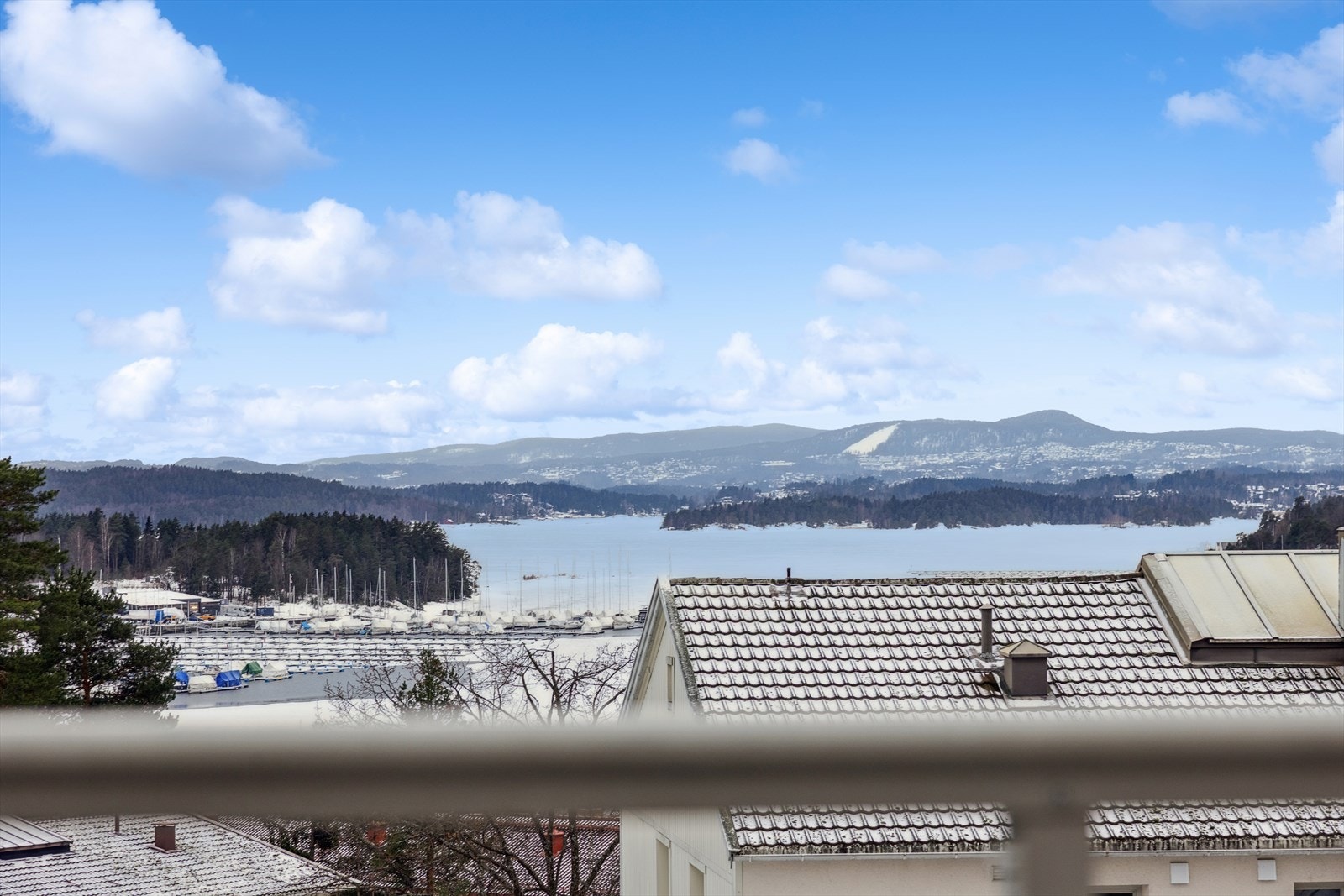 Anders Jørstad presenterer Michelets vei 25B. 2-roms toppleilighet med fantastisk panorama og fjordutsikt ved Holtekilen i nydelige omgivelser. Galleribilde