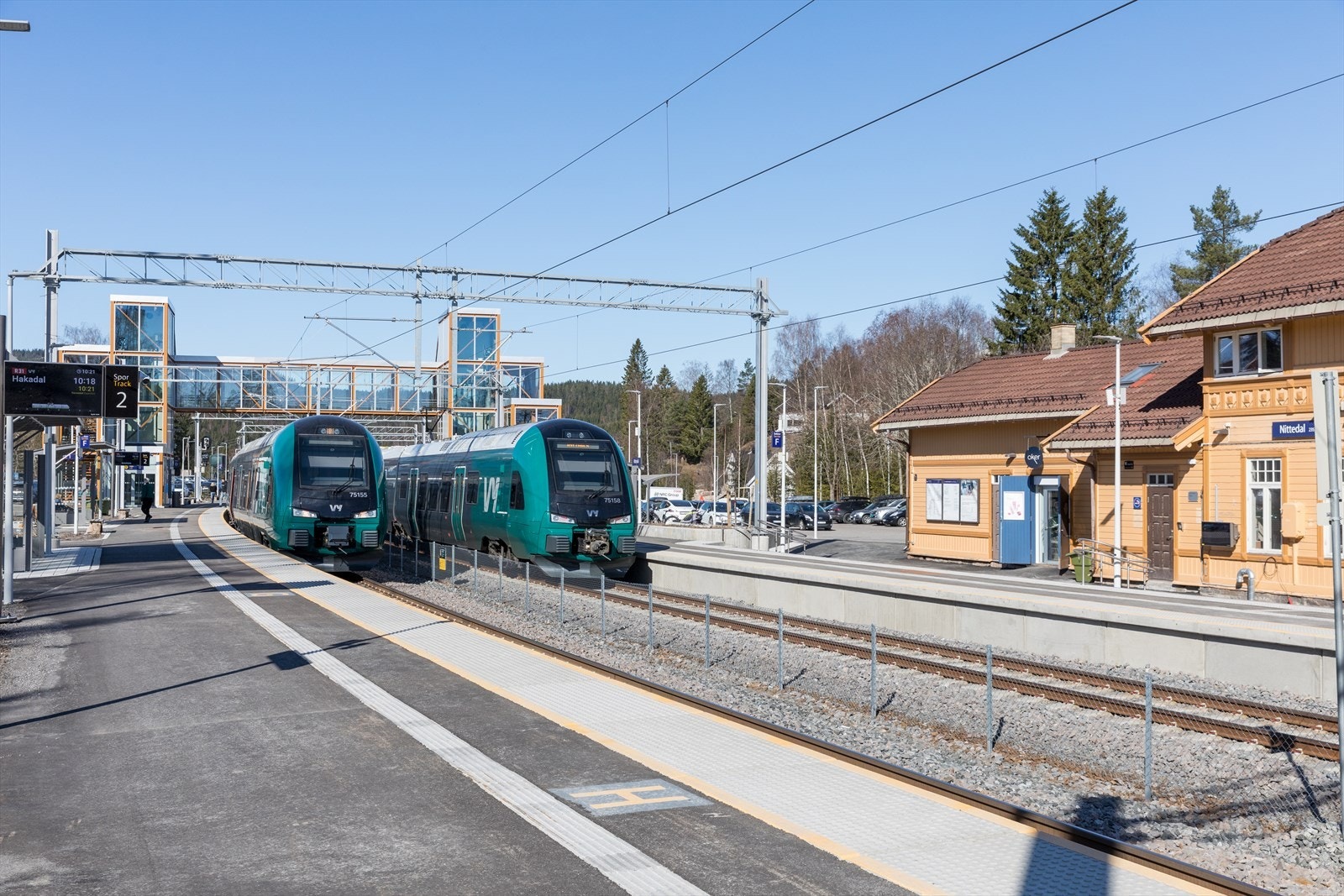Nittedal togstasjon ligger litt lenger opp, men du kan fint gå hitt også. Toget bruker ca. 30 min inn til Oslo S. Galleribilde