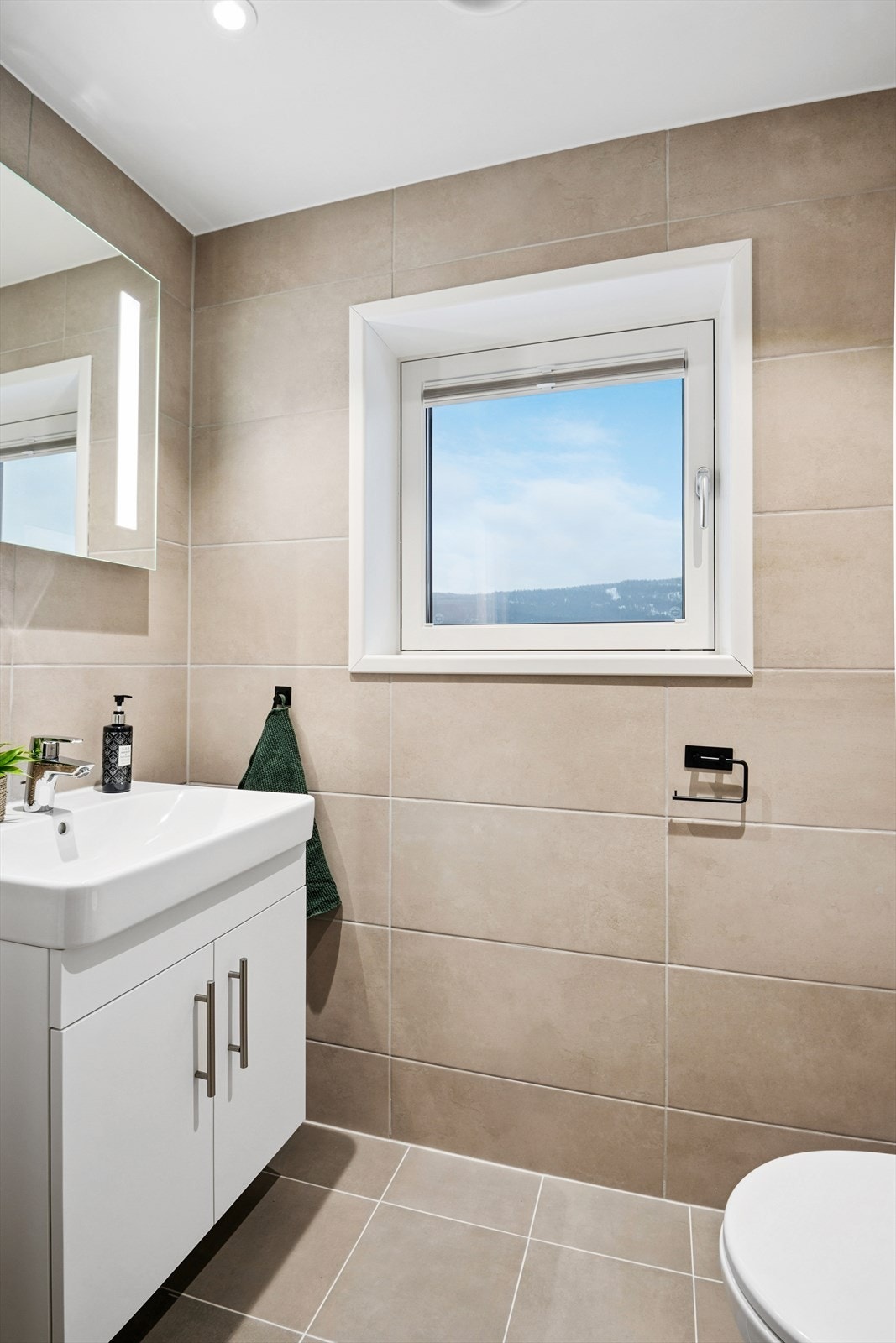 I tillegg til et fullverdig bad, har man et ekstra toalett. Dette en noe de fleste setter stor pris på. Galleribilde