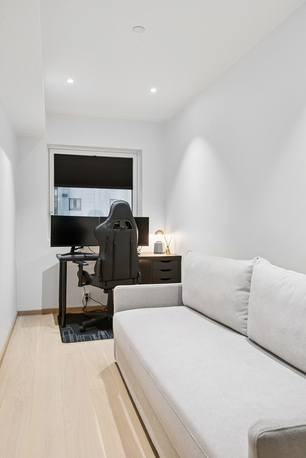 Soverom 3 er et perfekt barneværelse eller kontor. Man har downlights i dette rommet. Galleribilde