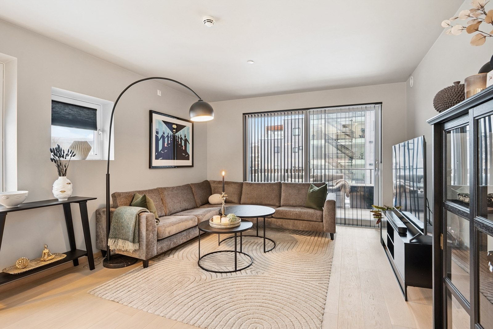 Sleng deg på sofaen etter en lang dag og nyt en god film. Galleribilde