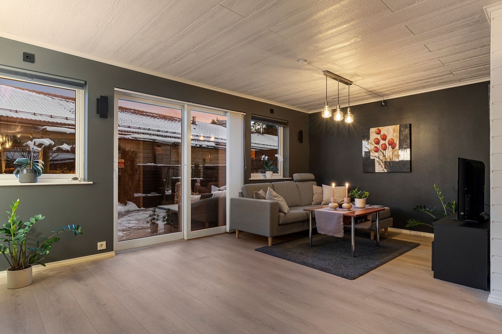 Fra stuen har du tilgang til terrassen. Galleribilde