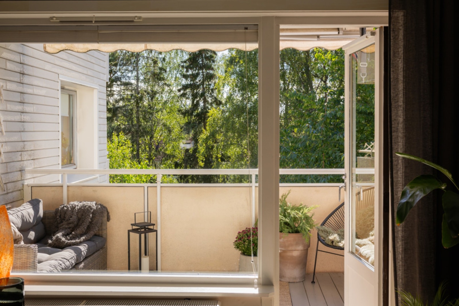 Stue med utgang til solrik balkong på 8 m². Galleribilde