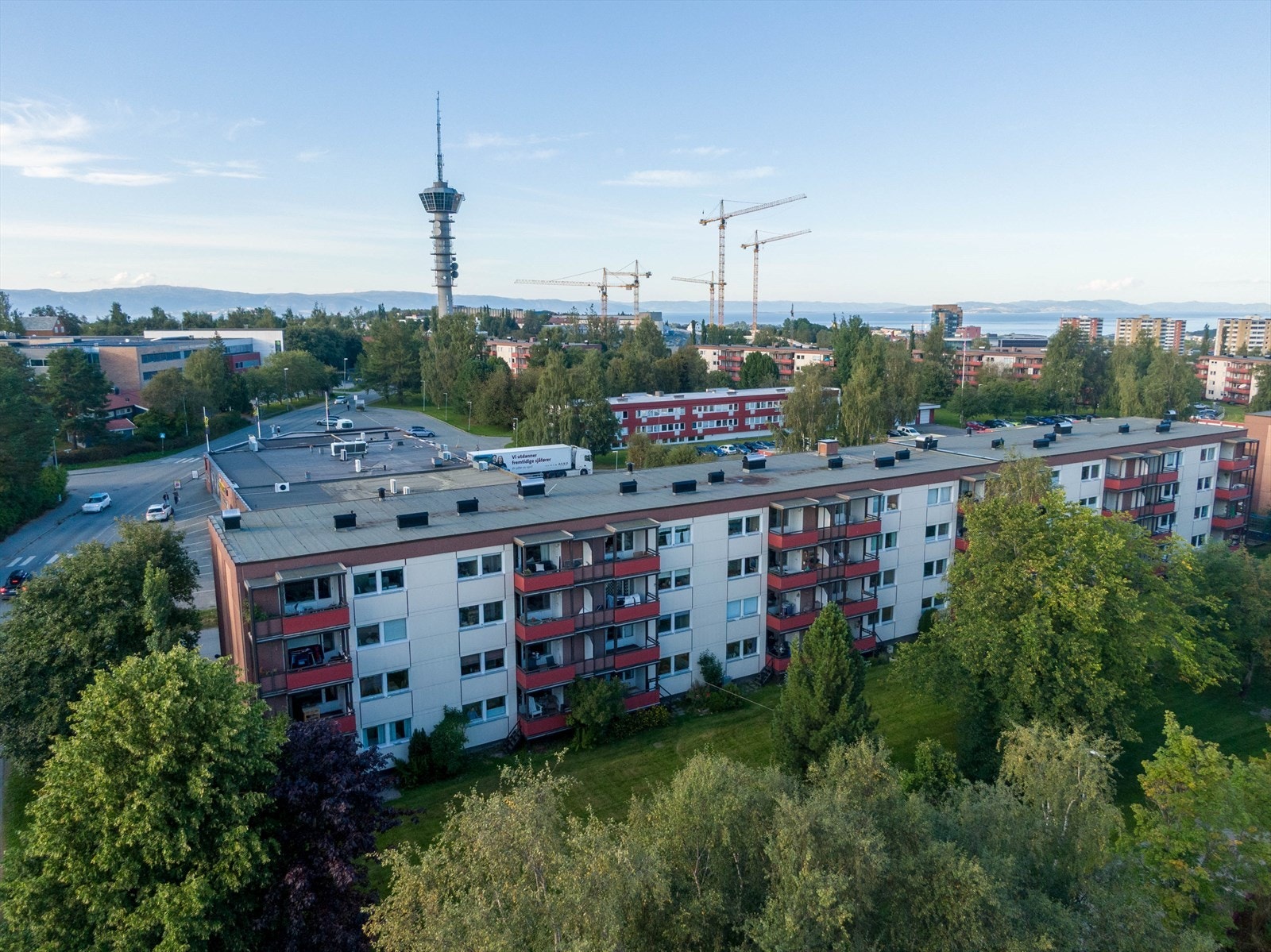 Leiligheten ligger i et rolig og meget populært boligområde på Tyholt. Galleribilde