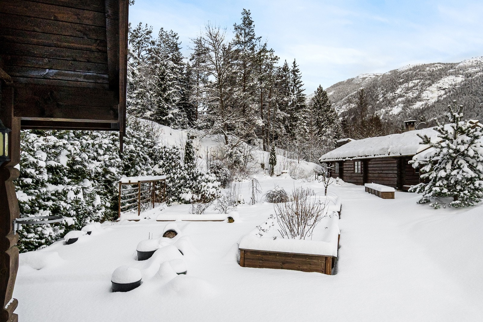 Det er utevask på veggen til anneks 2. Her kan man dyrke sine egne grønnsaker og evt. sette opp drivhus. Galleribilde
