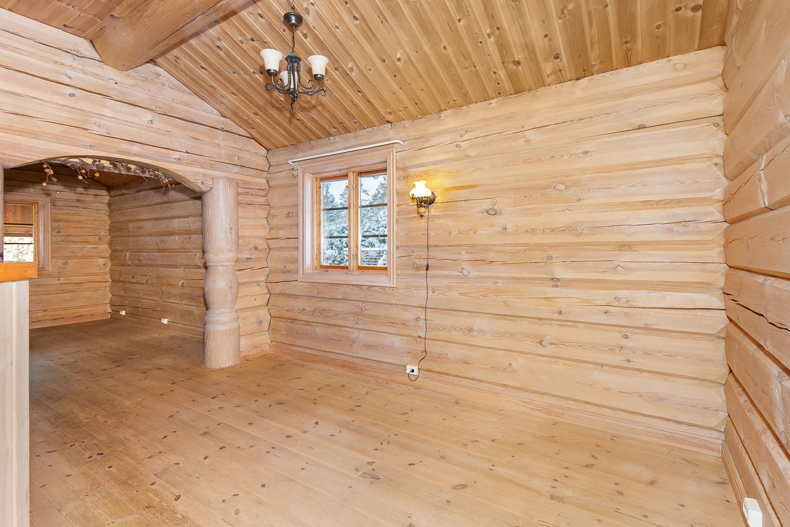 I kjøkkenet er det god plass til spisestue. Galleribilde