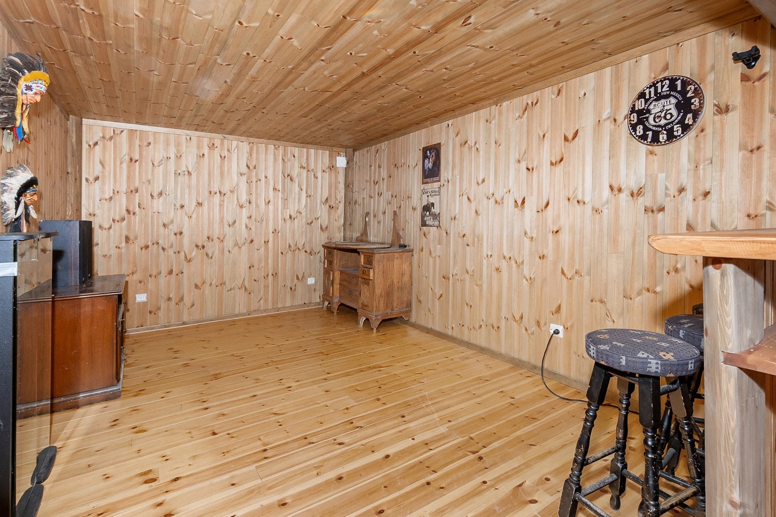 Innredet rom som i dag brukes til stue med barløsning. Galleribilde