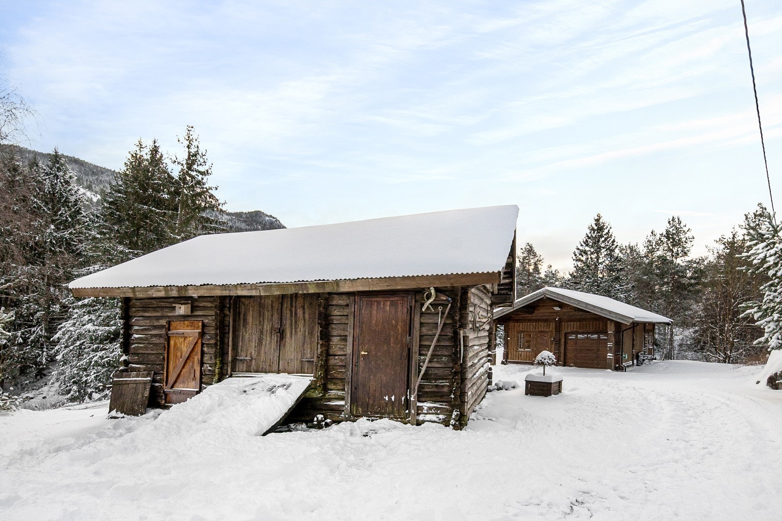 Eldre låve som i dag brukes til lagring. Galleribilde