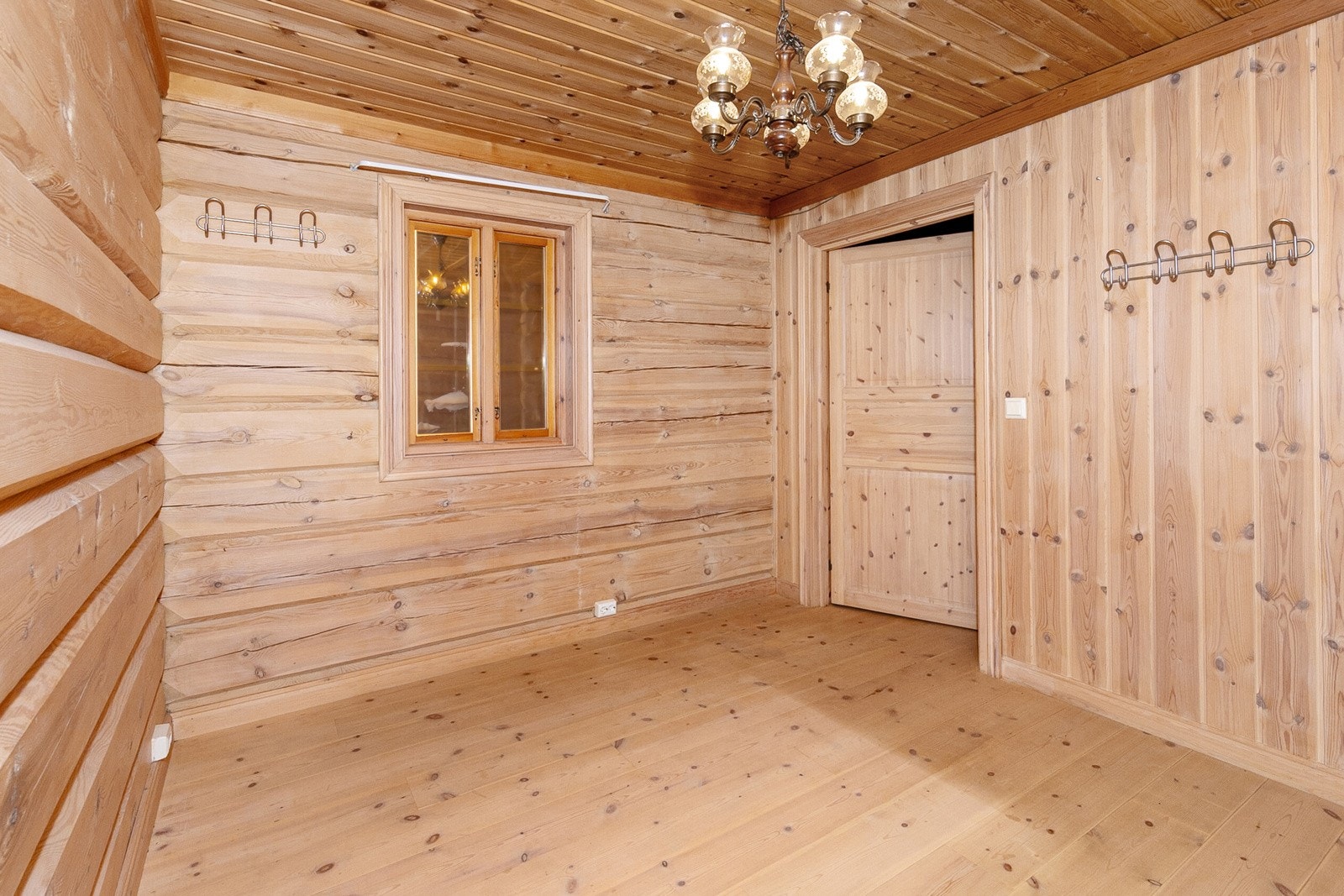 Hovedsoverom. Det er 3 soverom i boligen. Galleribilde