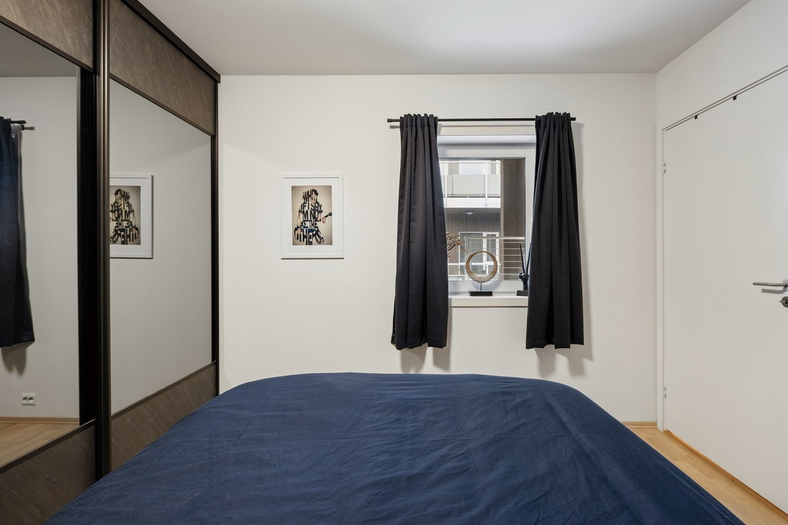 Soverommet har plass til seng, nattbord og annet ønskelig møblement. Galleribilde