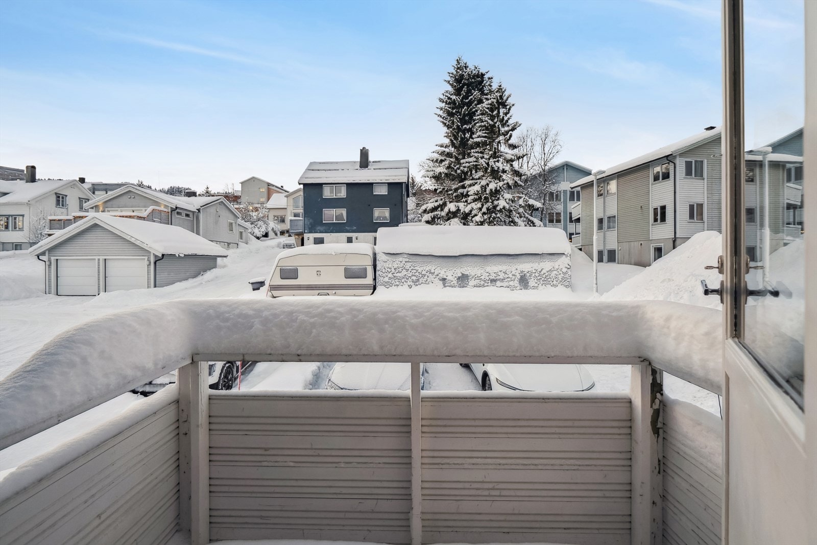 Flott balkong mot vest. Galleribilde