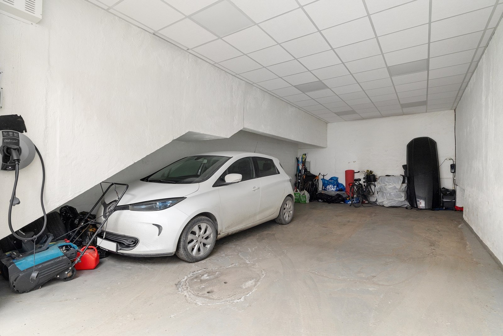 Garasjen er på ca. 45 kvm. Galleribilde