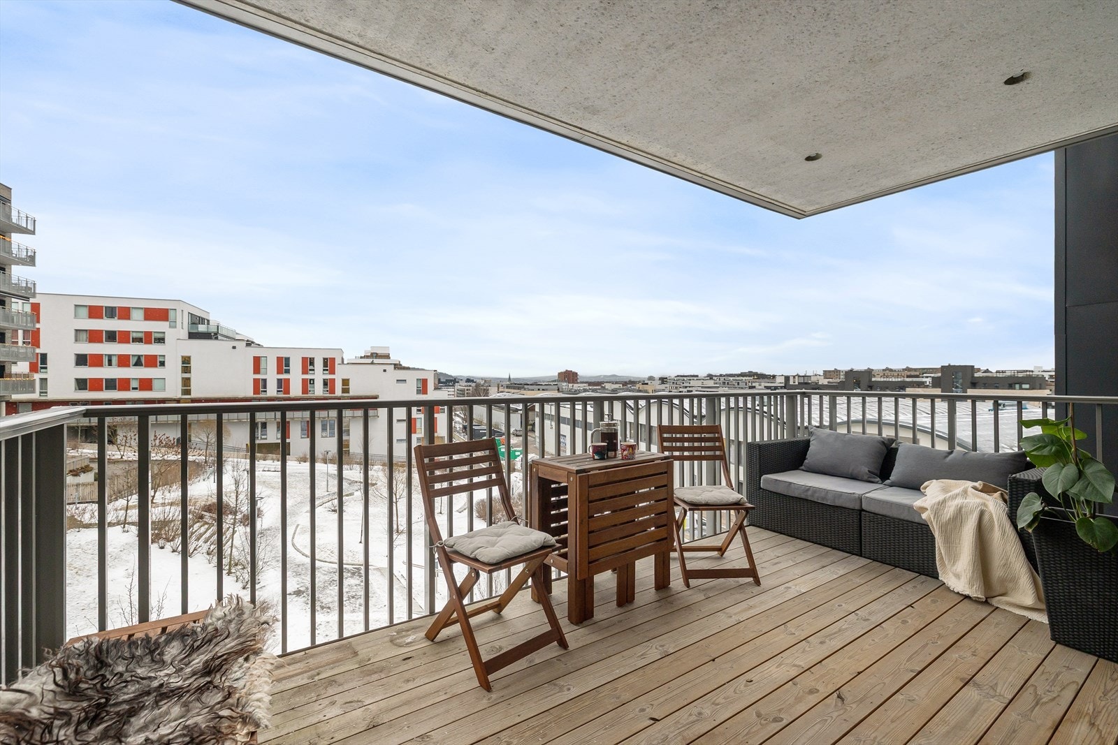 En moderne og innbydende hjørneleilighet med en gjennomtenkt planløsning og god standard. Galleribilde