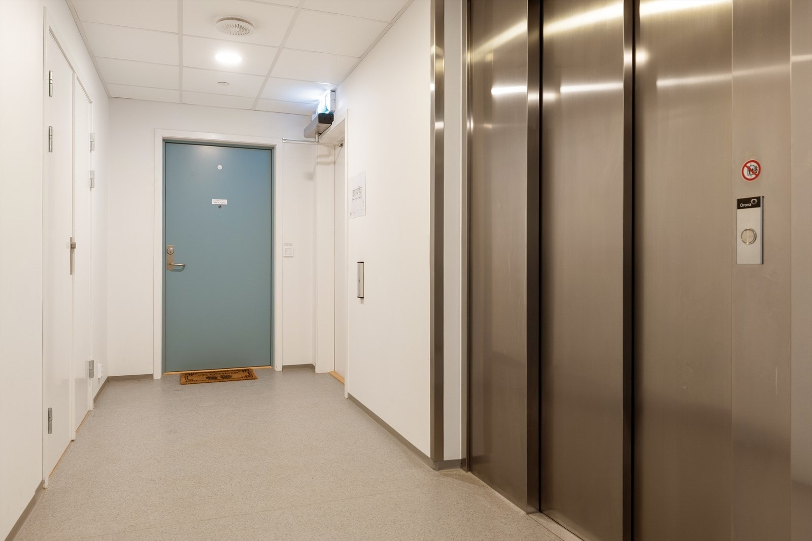 Leiligheten ligger godt til i byggets 2. etasje. Det er heisadkomst opp til leiligheten. Galleribilde